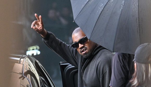 Kanye West púaður niður í Shanghæ
