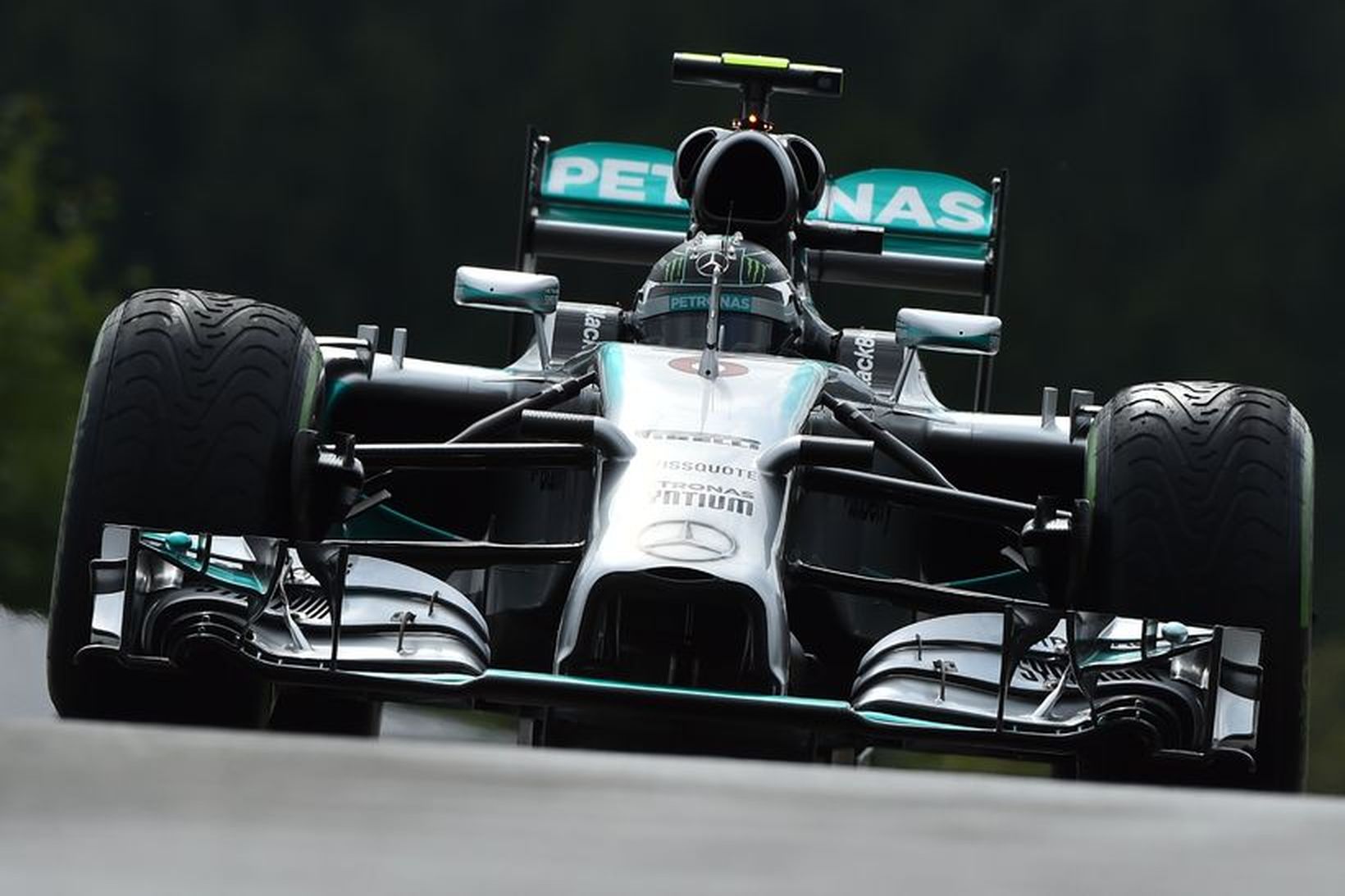 Nico Rosberg á regndekkjunum í Spa-Francorchamps í dag.