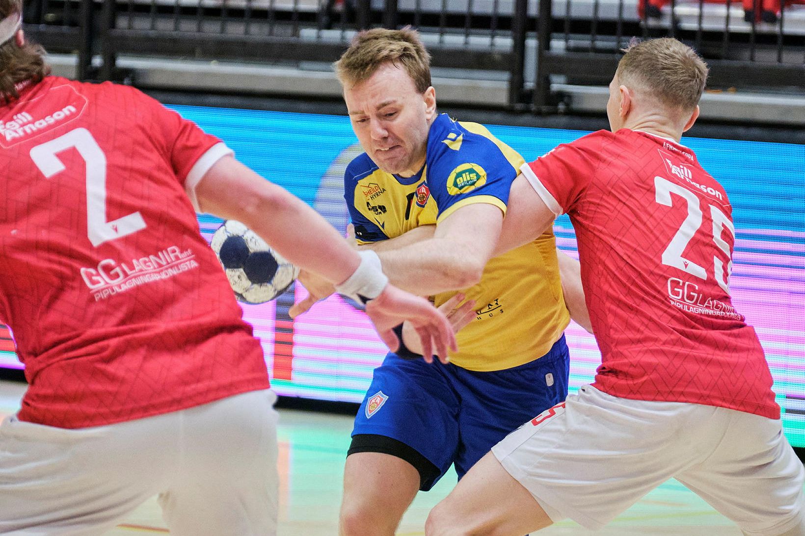 Myndskeið: Stuðningsmaður ÍBV reif í leikmann