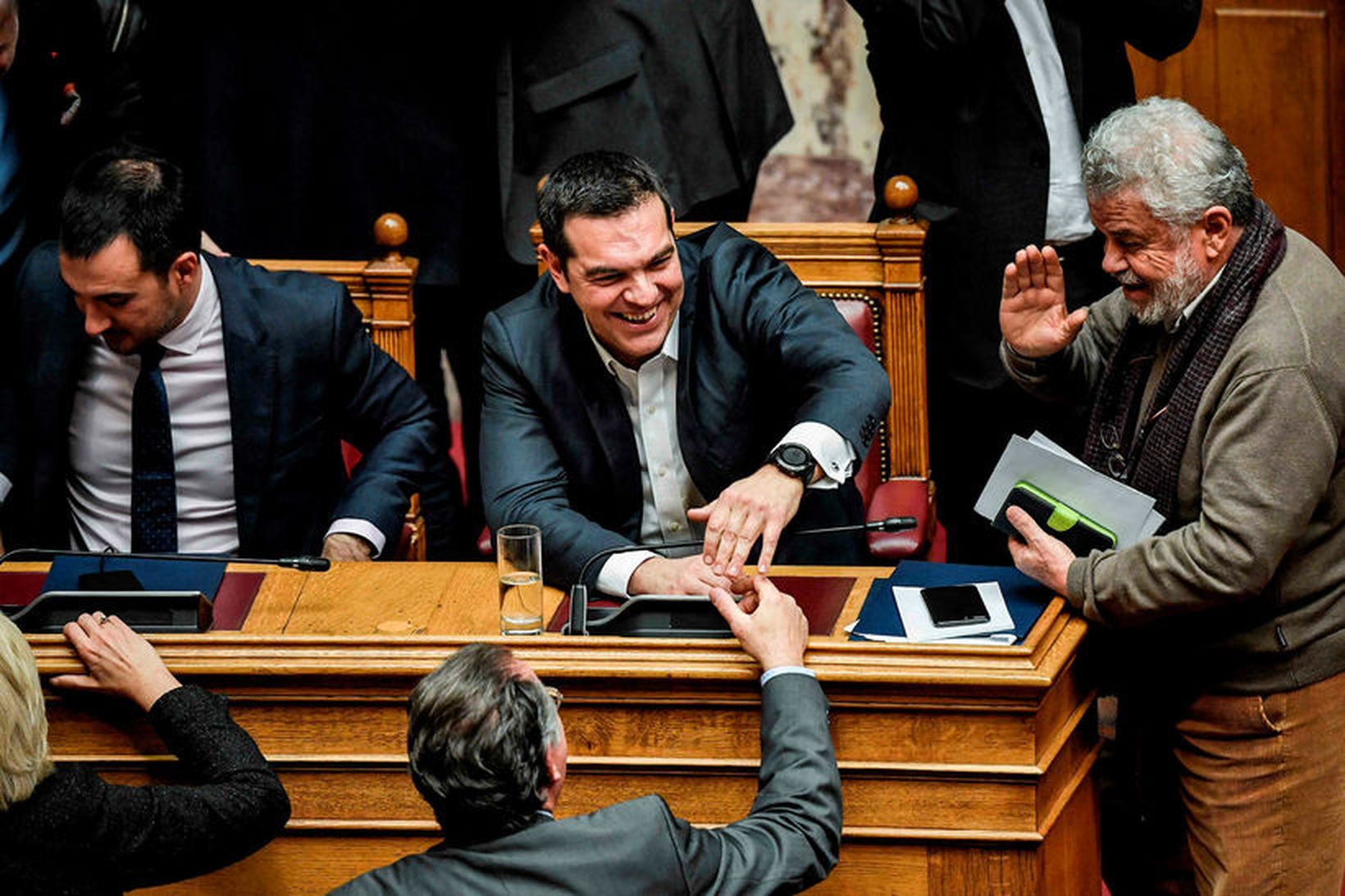Alexis Tsipras kampakátur á þinginu í Aþenu í kvöld, eftir …
