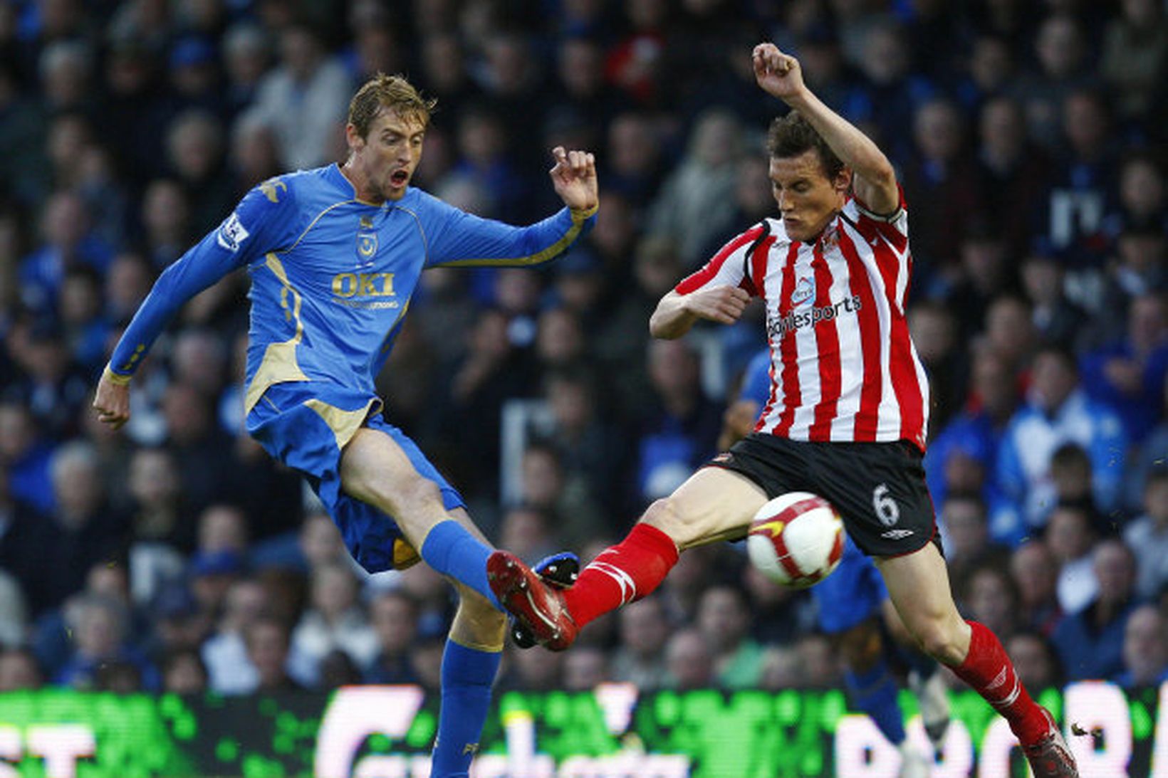 Peter Crouch hjá Portsmouth og Dean Whitehead hjá Sunderland eigast …