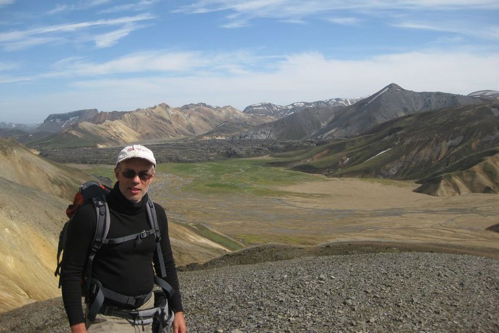 Guðni á Hellismannaleiðinni. Séð yfir Vondugiljaaura og fjallasal við Landmannalaugar …