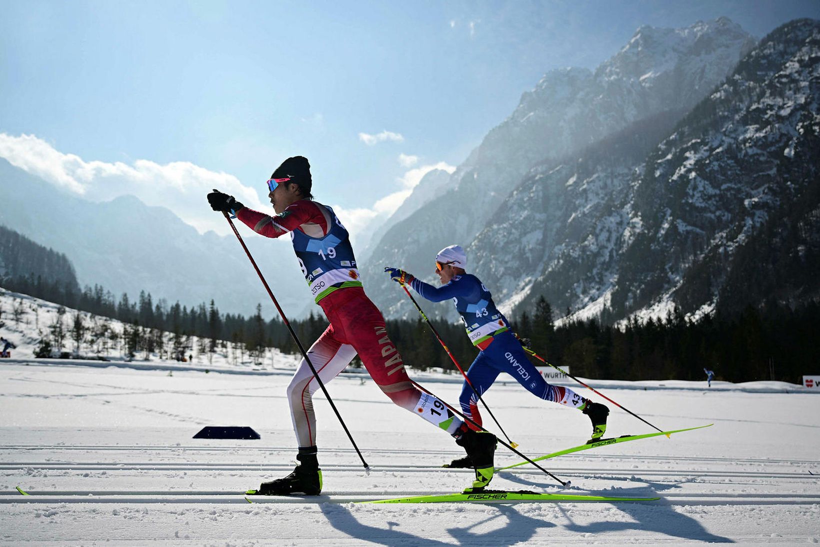 Japaninn Naoto Baba og Snorri Einarsson við keppni í Planica …