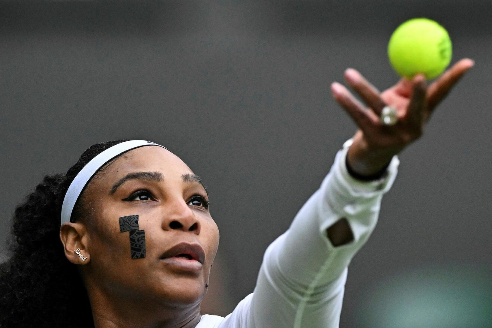 Serena Williams gefur upp í kvöld.