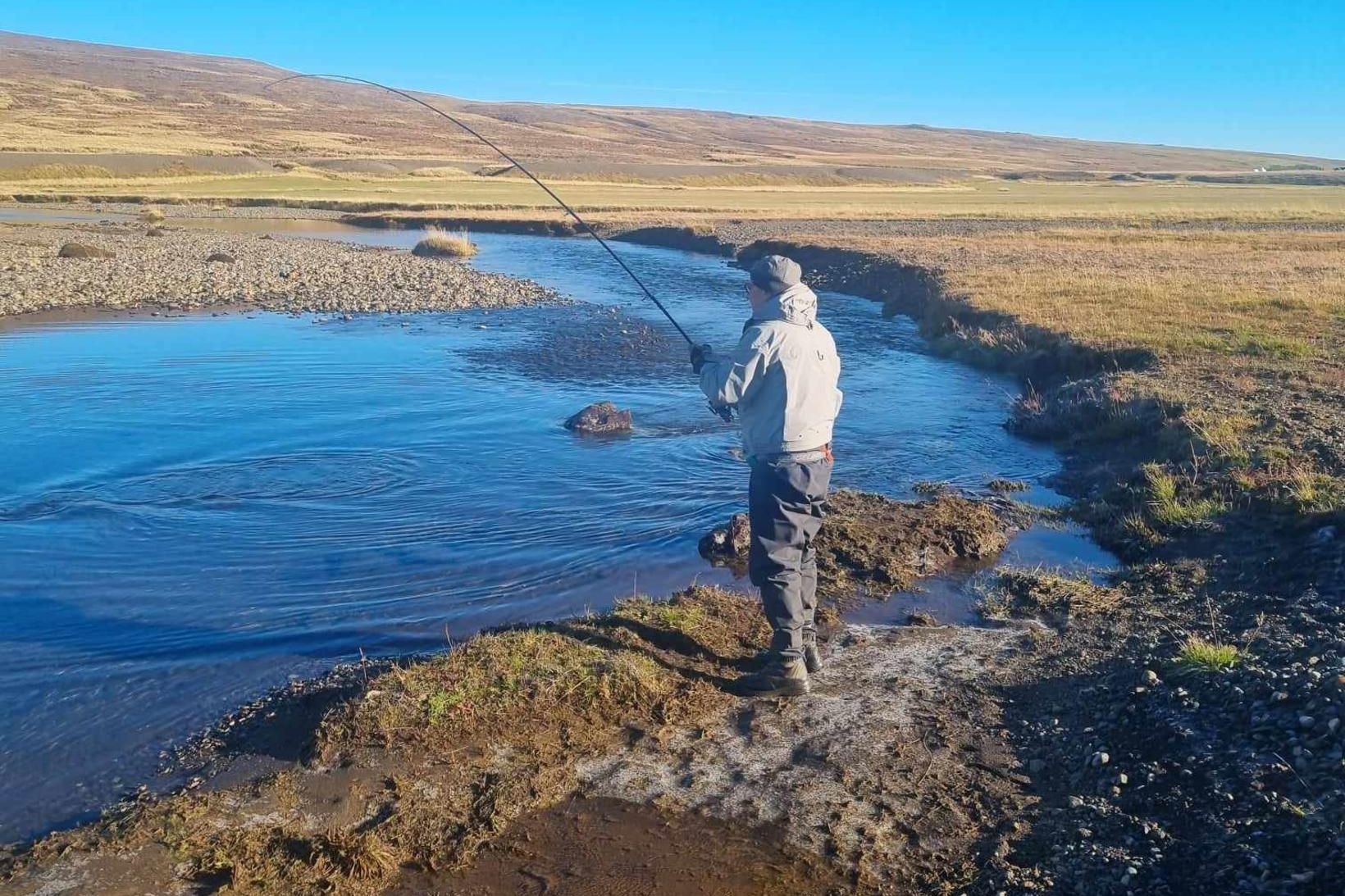 Grétar Sigurbjörnsson hefur sett í lax í Búrfellsfljóti. Hollið landaði …