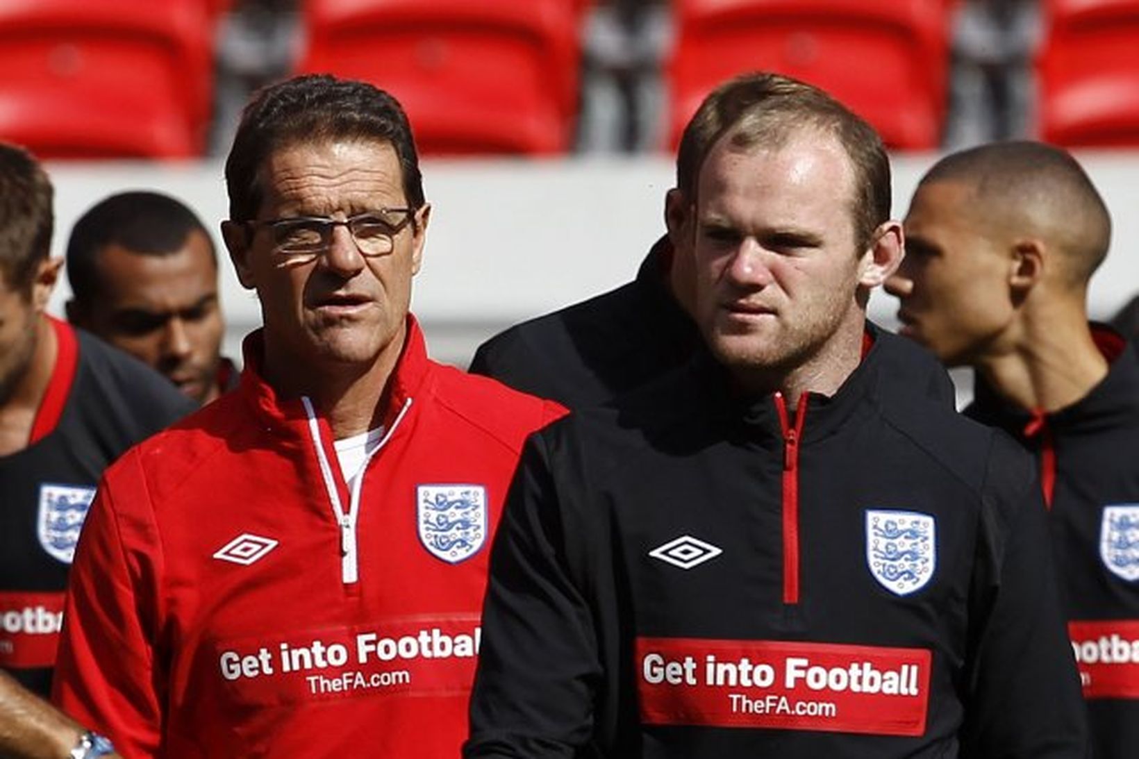 Wayne Rooney ásamt Fabio Capello landsliðsþjálfara á æfingu enska landsliðsins.