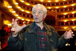 Rússneski ballettdansarinn og danshöfundurinn Júrí Grigorovitsj á æfingu í Bolshoi-leikhúsinu í Moskvu í apríl 2002.