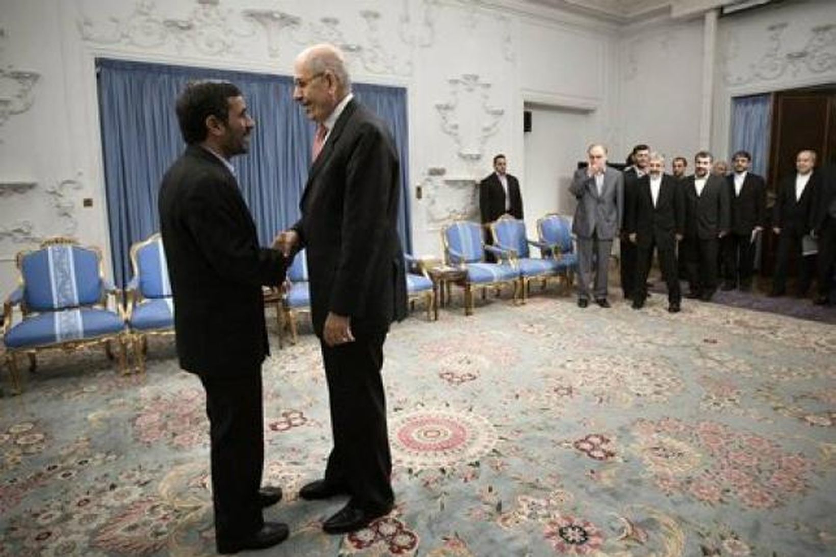 Mahmoud Ahmadinejad og Mohamed El Baradei hittast í Teheran.