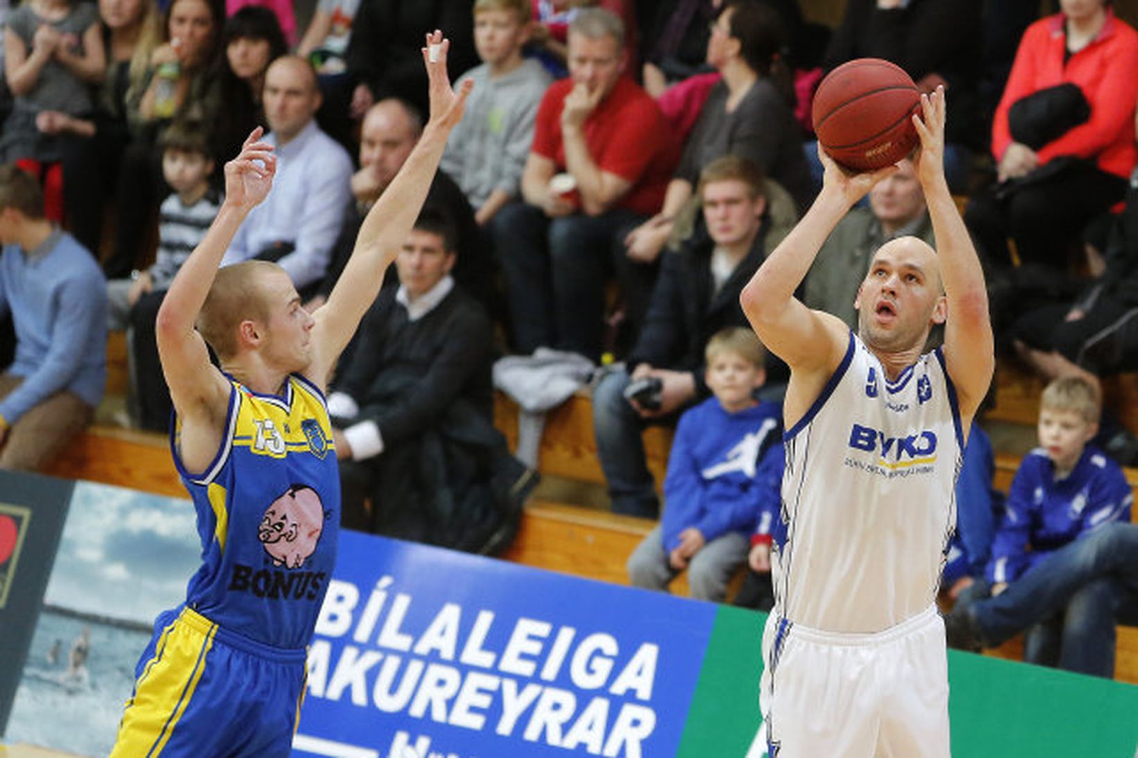 Jovan Zdravevski skorar fyrir Stjörnuna í leiknum við Fjölni í …