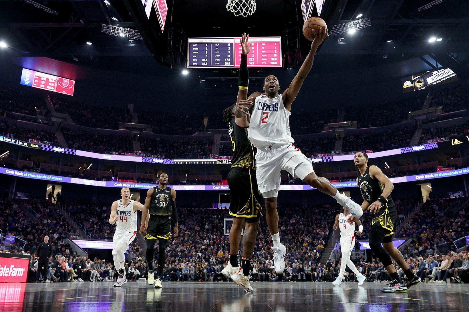Kawhi Leonard í leik með Clippers gegn Golden State Warriors …