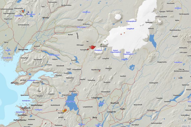 Earthquake shakes the area near the Ok glacier
