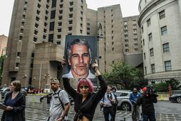 Mótmælendur krefjast þess að stjórnvöld gefi út öll gögn er varða Jeffrey Epstein.