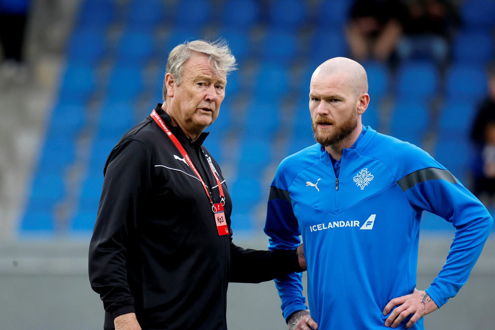 Landsliðsþjálfarinn Åge Hareide og Aron Einar Gunnarsson.