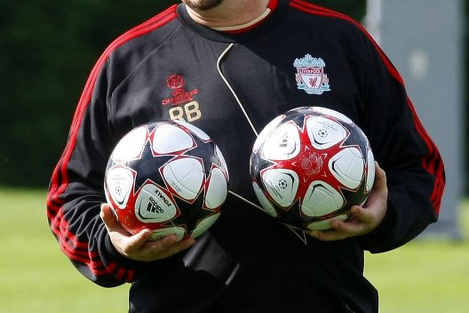Rafael Benítez á æfingasvæði Liverpool.