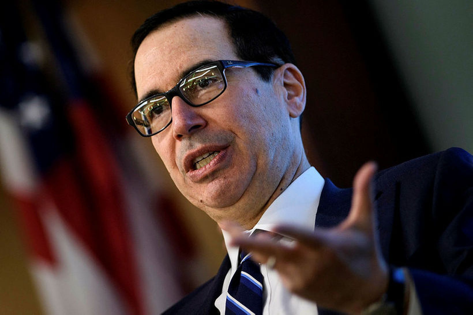 Steven Mnuchin, fjármálaráðherra Bandaríkjanna, hefur hafnað því að afhenda þingnefnd …