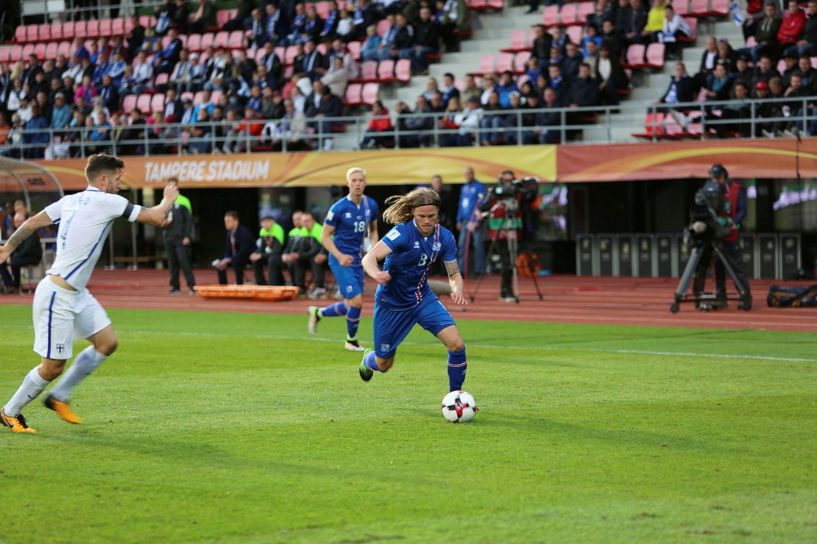 Birkir Bjarnason fyrirliði Íslands og markaskorari í leik gegn Finnum …