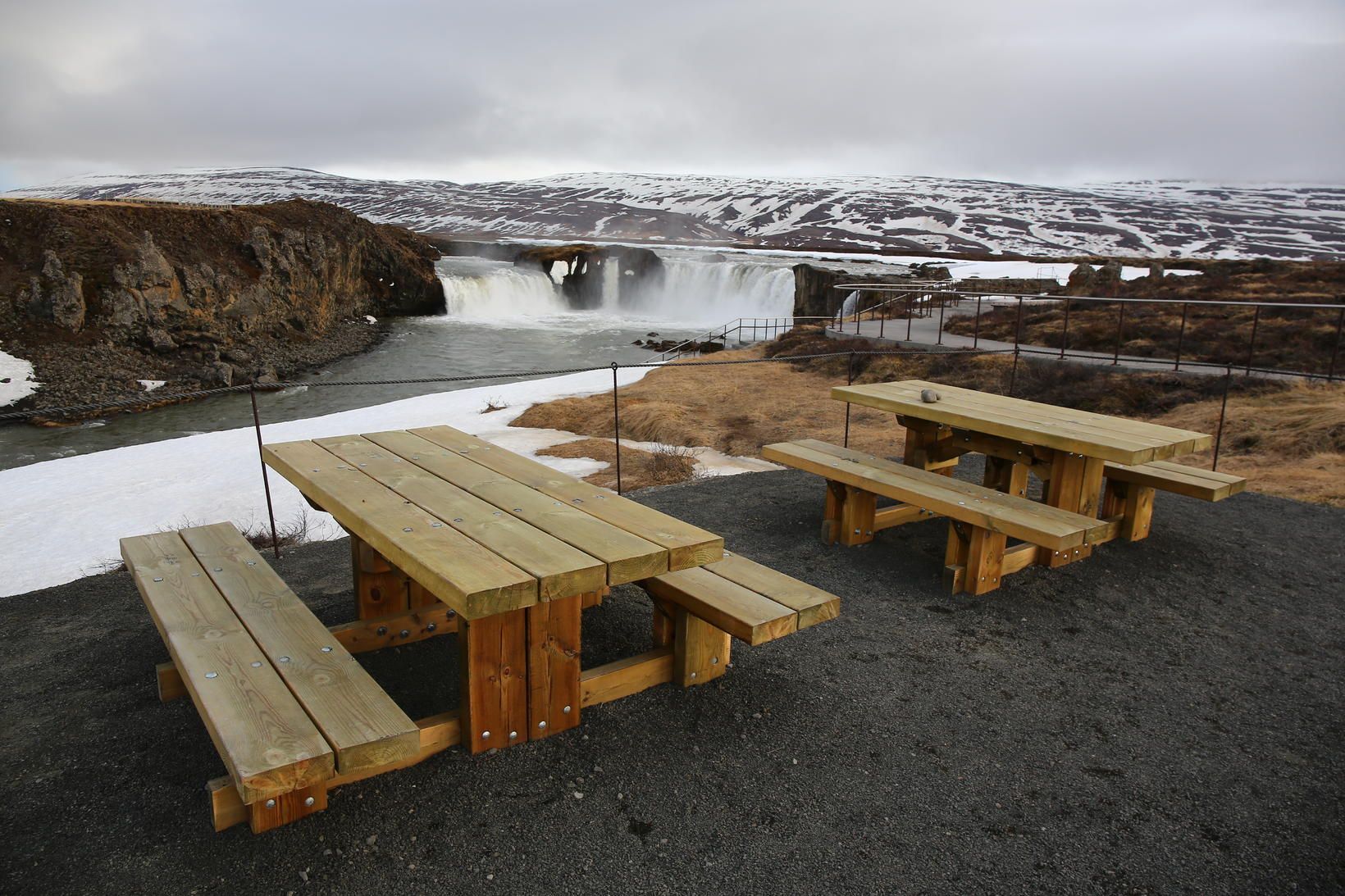 Innlendir aðilar segja sárt að svo stórt markaðsverkefni verði flutt …