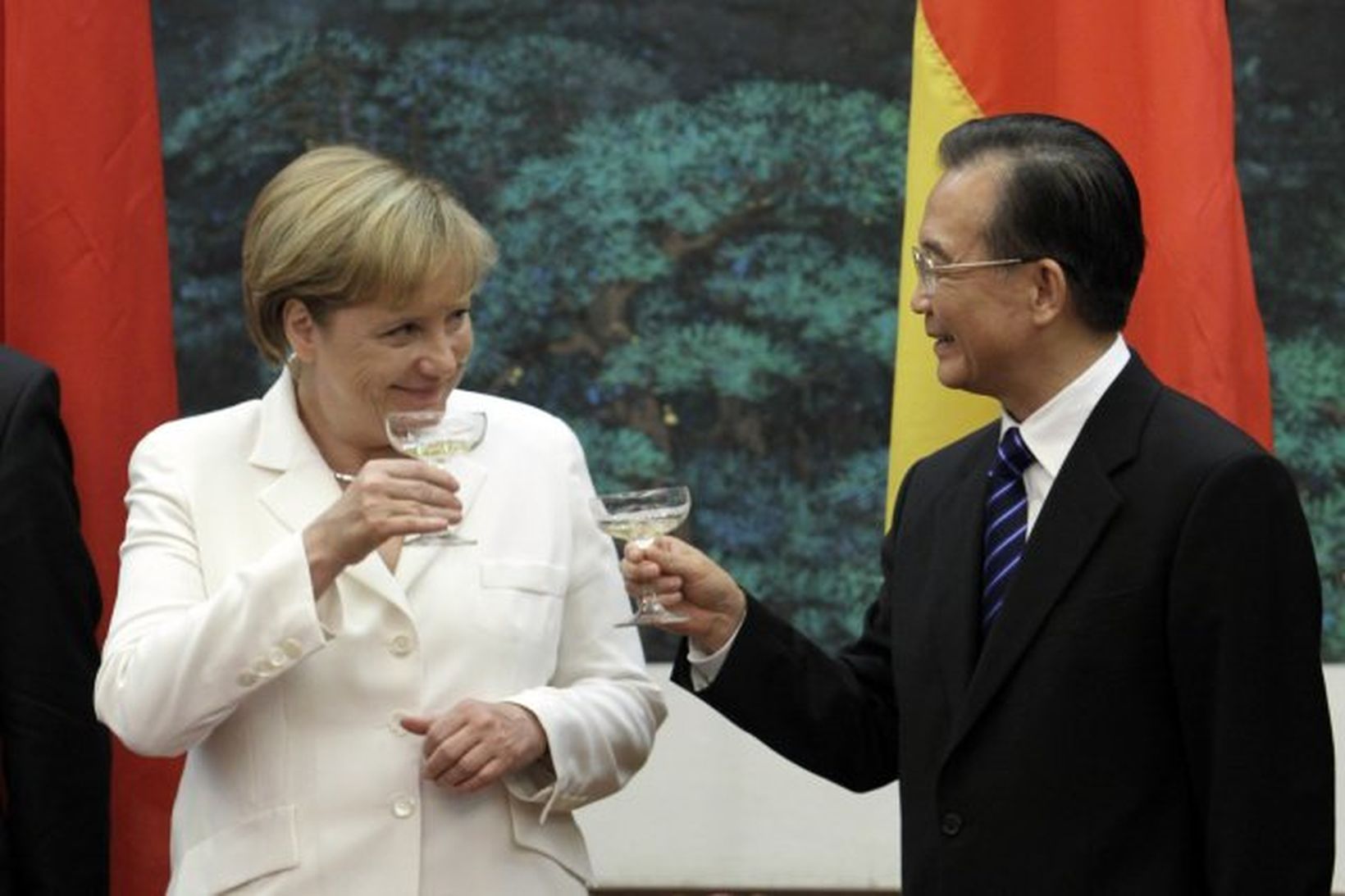 Wen Jiabao, forsætisráðherra Kína, og Angela Merkel, kanslari Þýskalands, á …