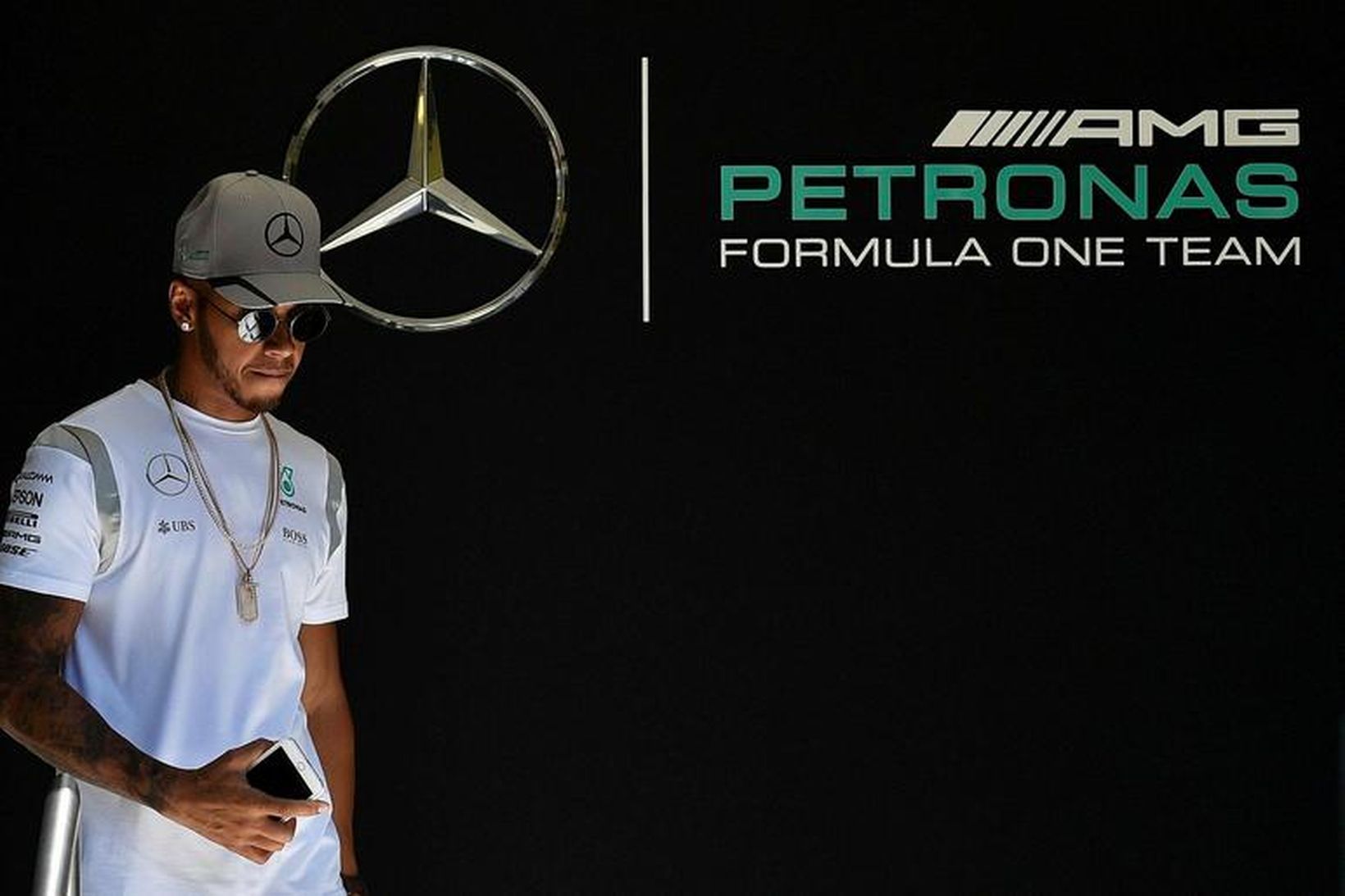 Lewis Hamilton mætir til blaðamannafundar í Spa-Francorchamps brautinni í Belgíu …