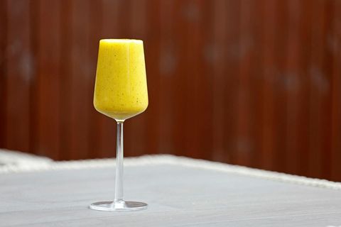 Unnur Pálmarsdóttir gerði þennan girnilega sumardrykk þar sem mangó og kiwi er í forgrunni.