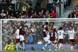 Villa-menn fagna marki Ollie Watkins.