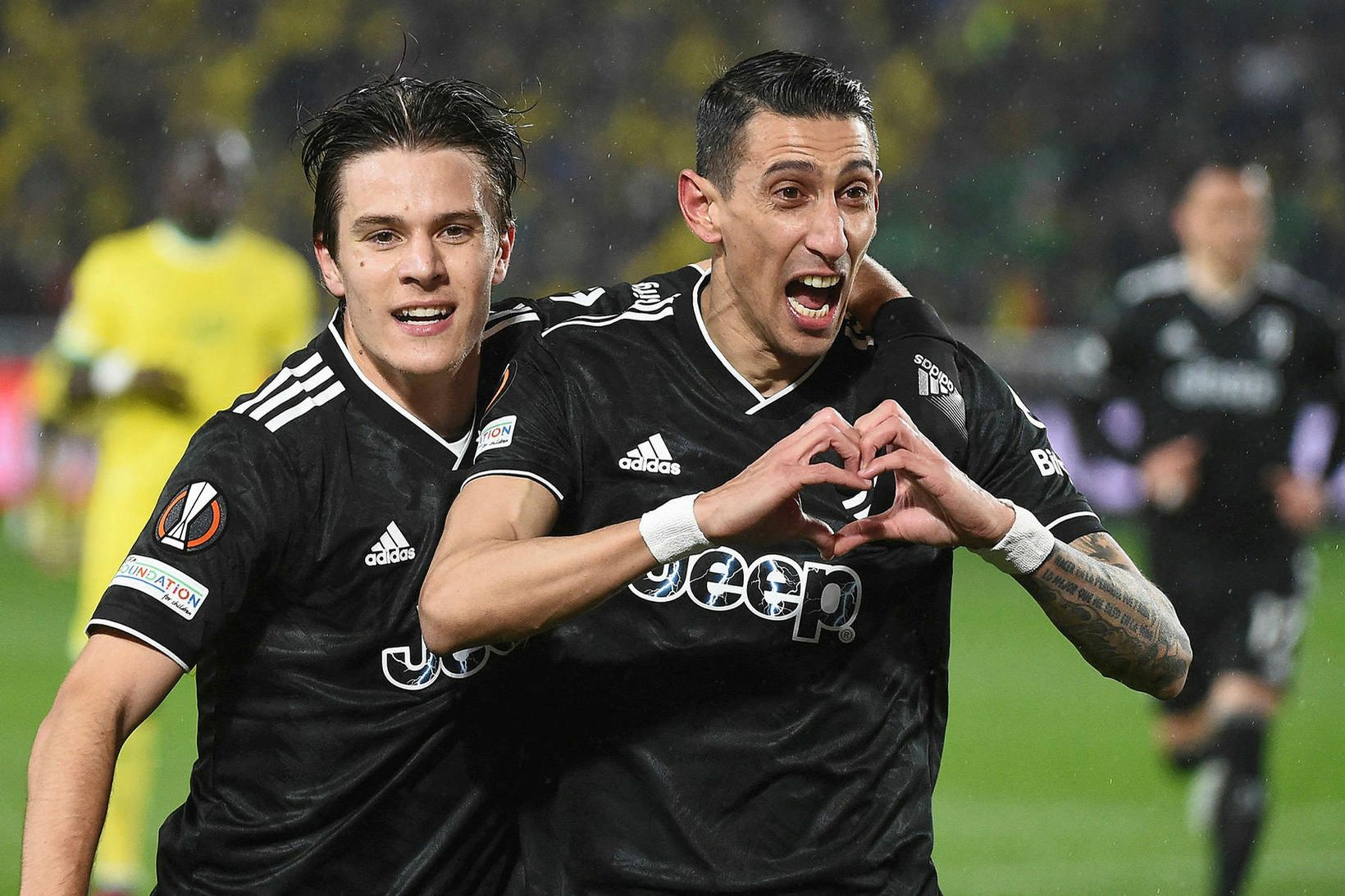 Ángel Di María fagnar þriðja marki sínu í kvöld.