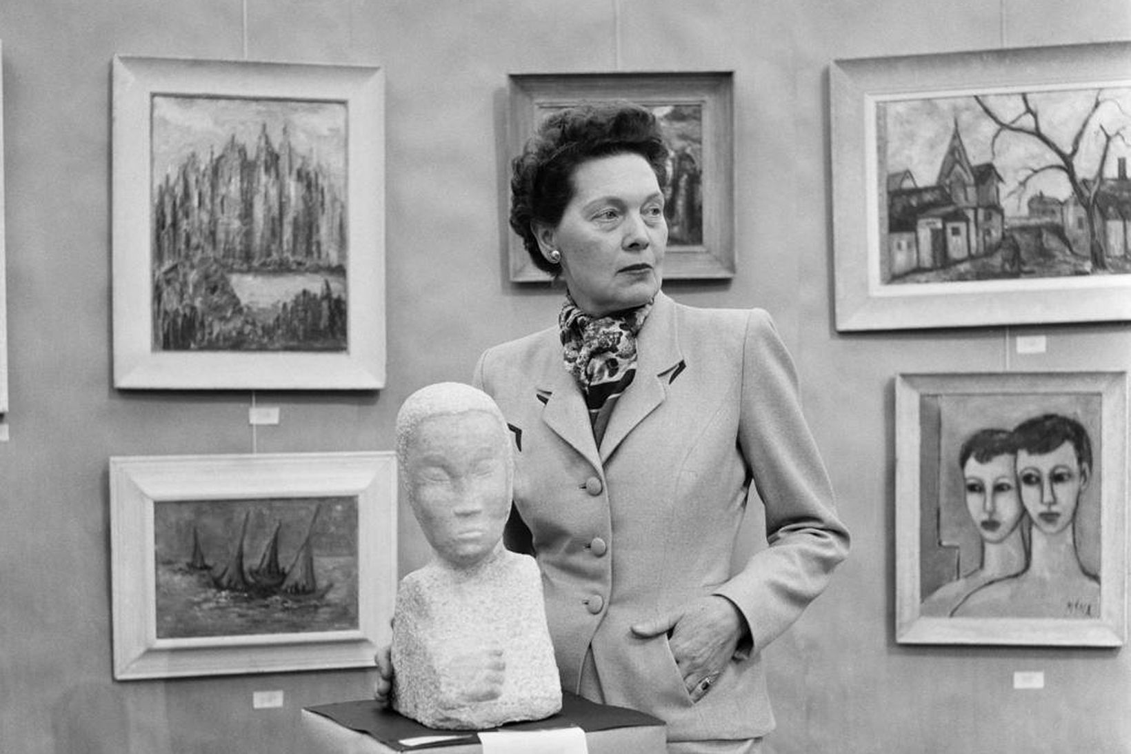 Leita að verkum Nínu Sæmundsson