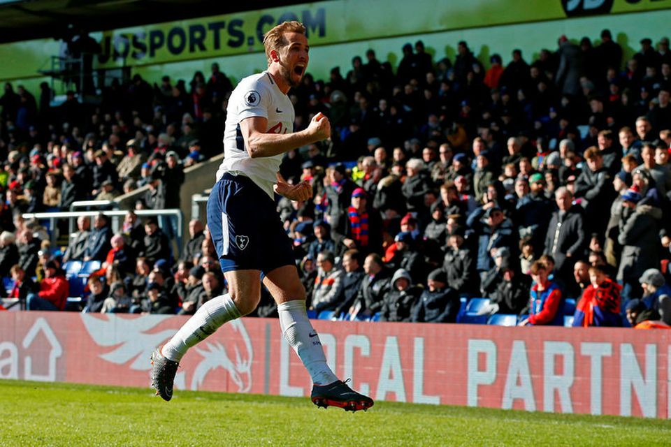 Harry Kane fagnar hér sigurmarki sínu fyrir Tottanham Hotspur gegn Crystal Palace í dag.