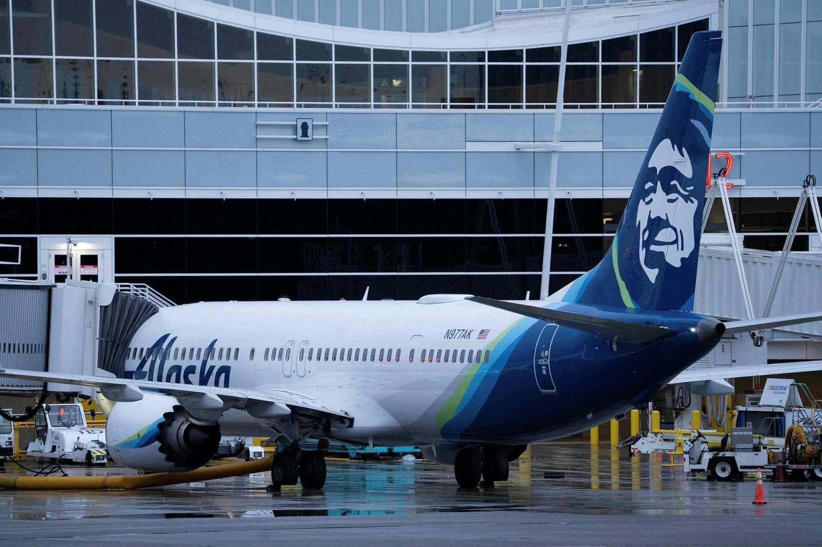 Boeing 737 Max 9 flugvélar Alaska Airlines voru kyrrsettar eftir …