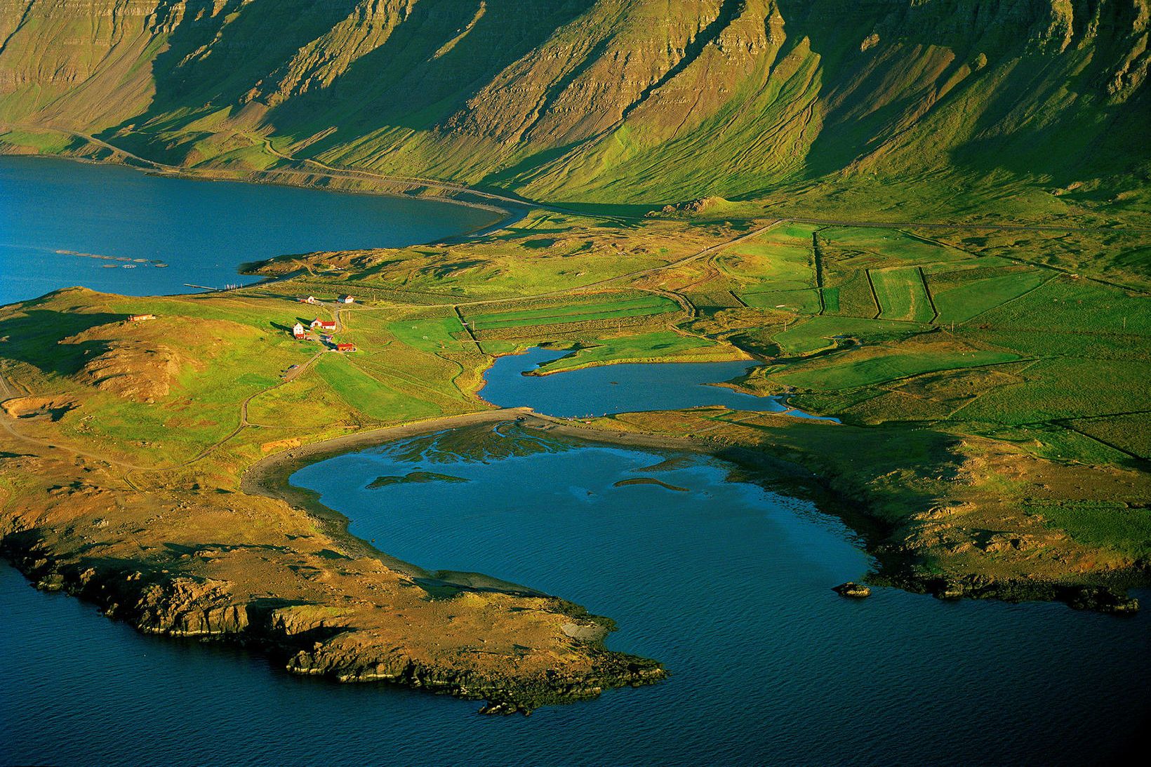 Hvammsvík í Hvalfirði er fögur vík frá náttúrunnar hendi. Áform …