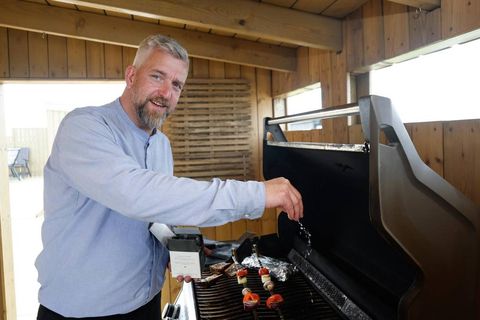 Þórir Erlingsson elskar að grilla í öll mál og er með grillhús í garðinum þannig …