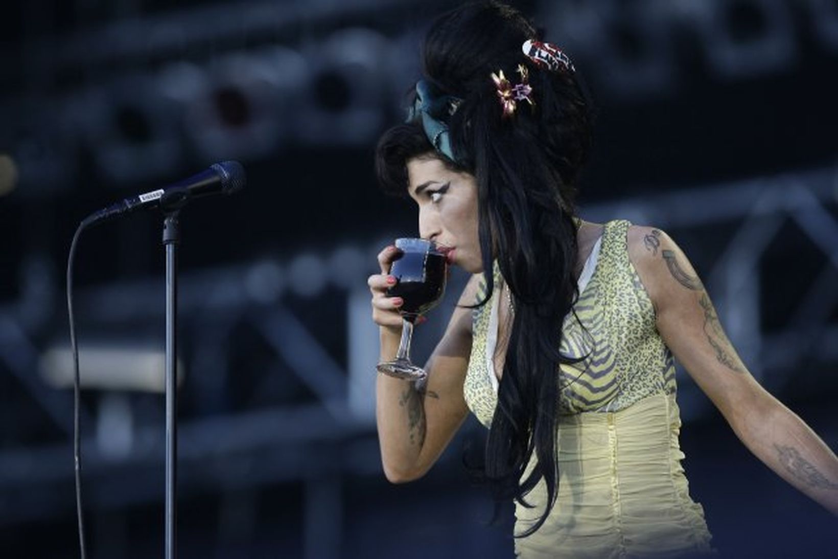 Breska poppstjarnan Amy Winehouse var fyrirmynd margra ungmenna. Óhófleg áfengis- …