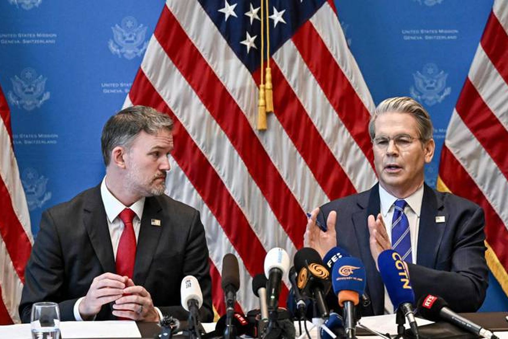 Jamieson Greer viðskiptaráðgjafi Trumps og Scott Bessent fjármálaráðherra greina frá …