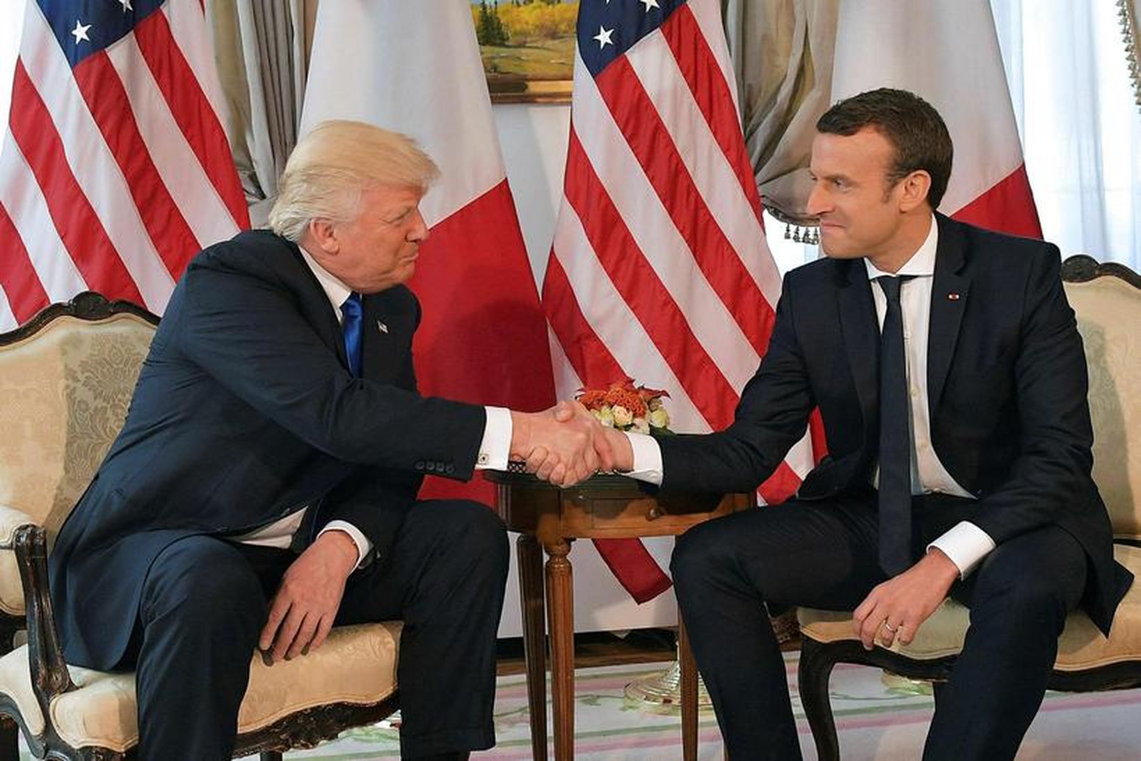 Trump og Macron í Brussel.