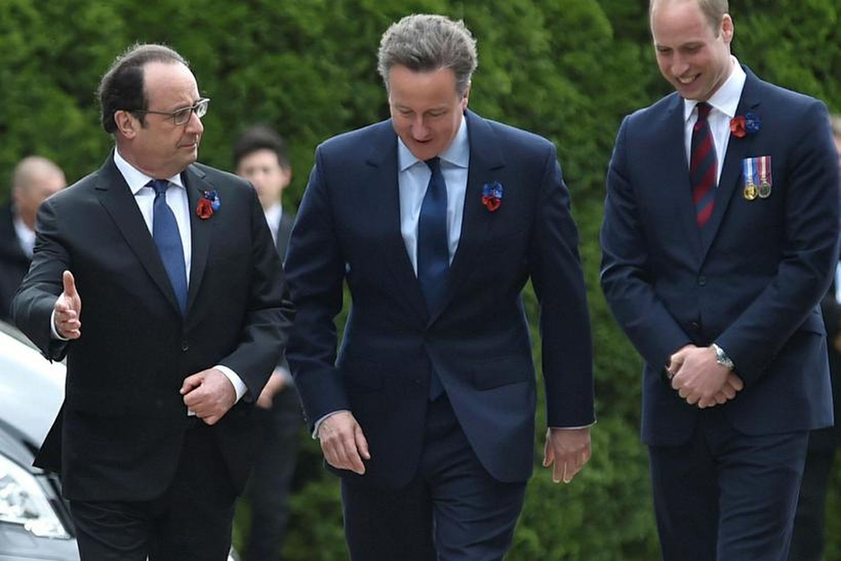 Hollande og Cameron áttu fund í gær en þeir komu …