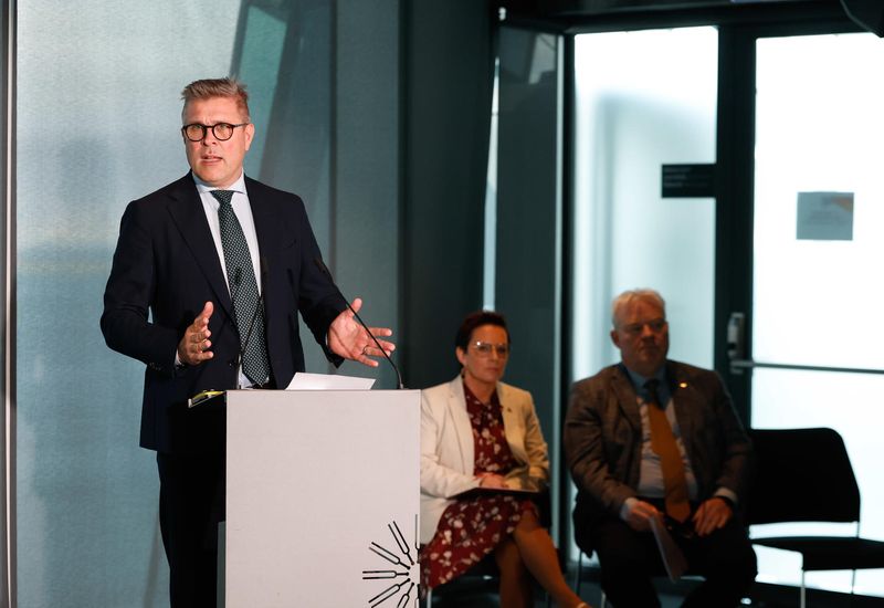The Prime Minister, Bjarni Benediktsson, at the government press conference yesterday.