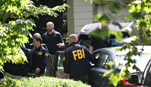 FBI gerði húsleit heima hjá Bolton