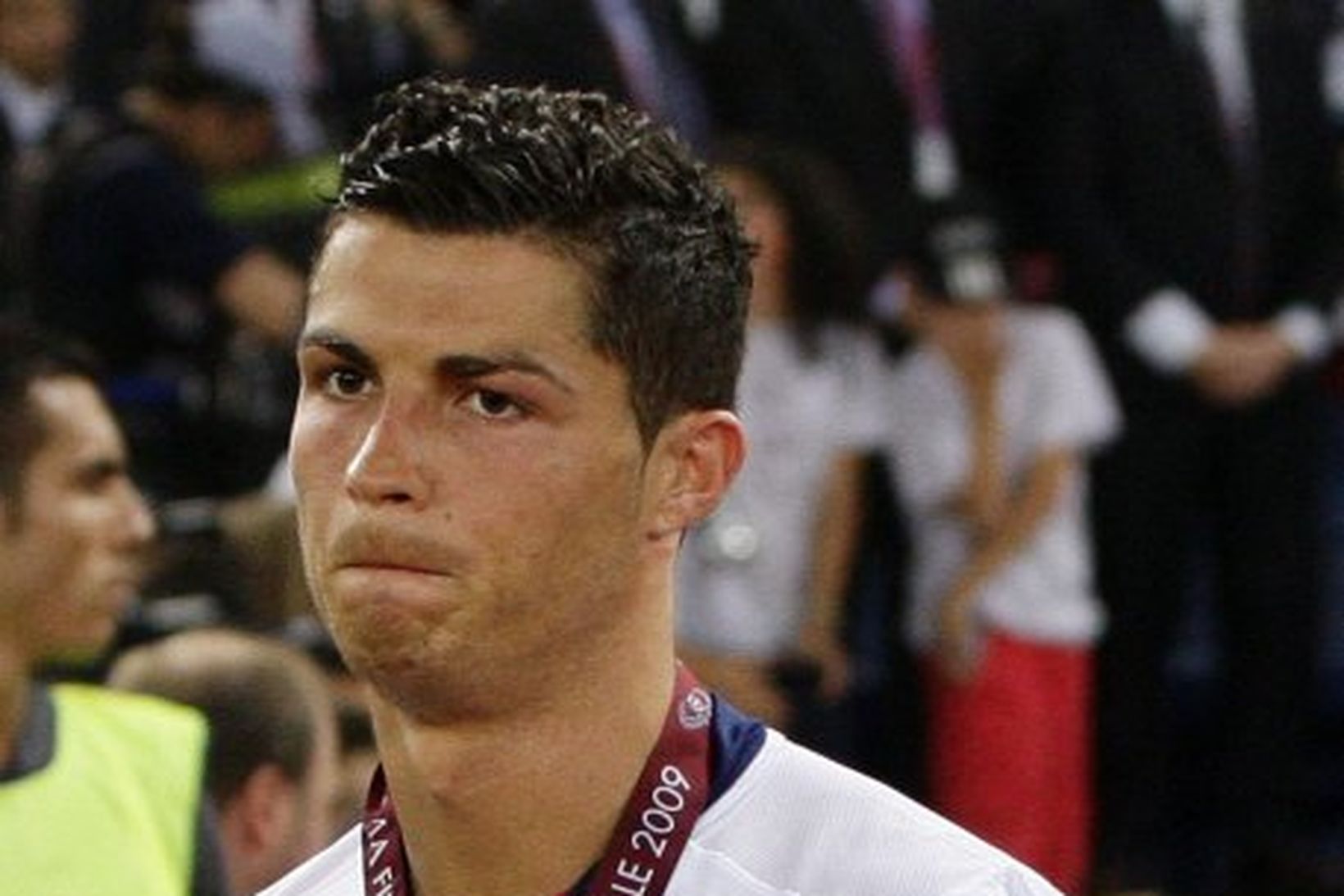 Cristiano Ronaldo súr á svip eftir leikinn gegn Barcelona í …