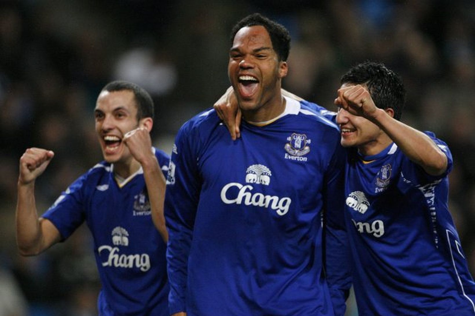 Joleon Lescott fagnar marki með Everton á síðustu leiktíð.