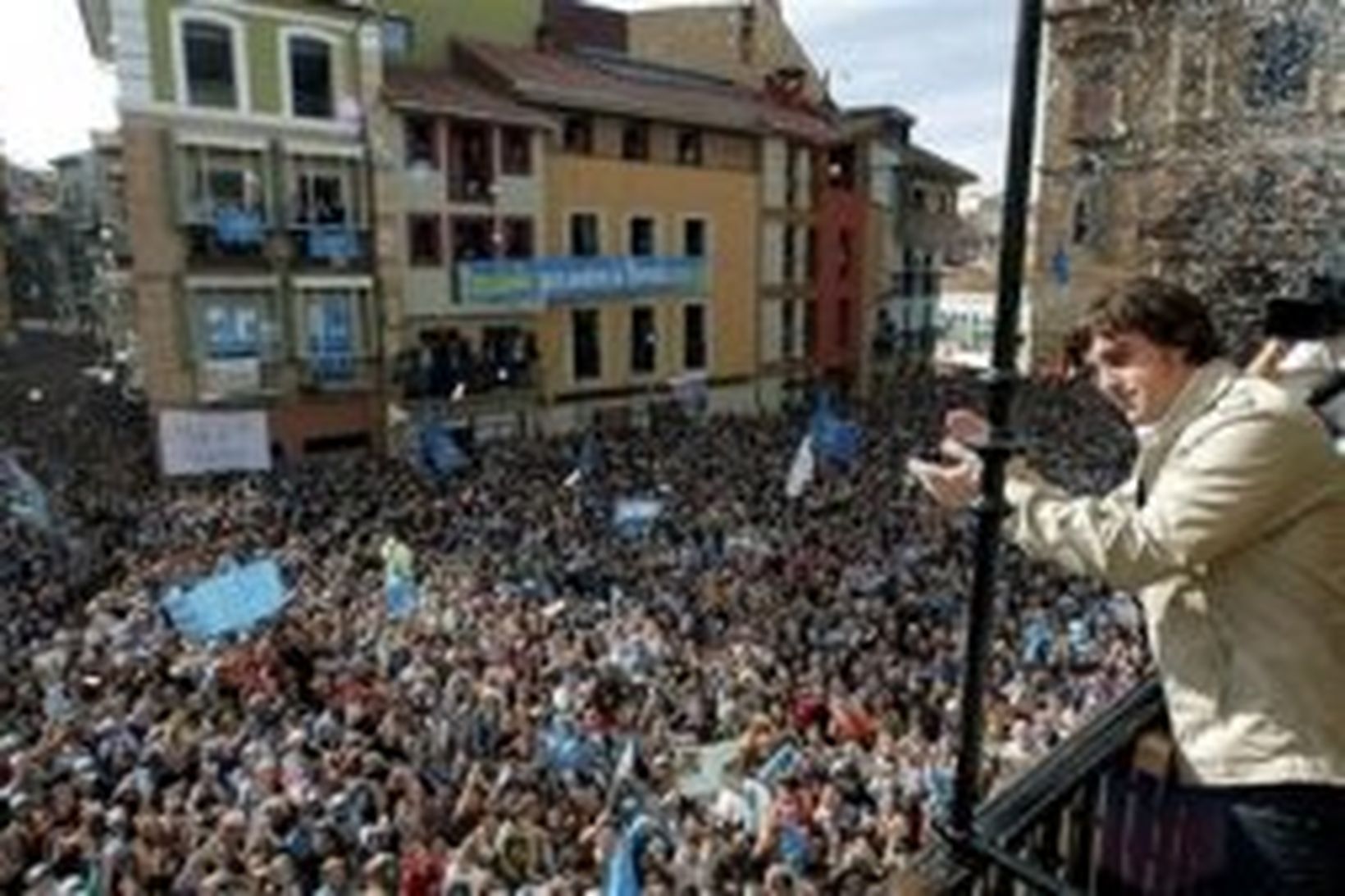 Alonso var vel fagnað í heimabæ hans, Oviedo á Spáni, …