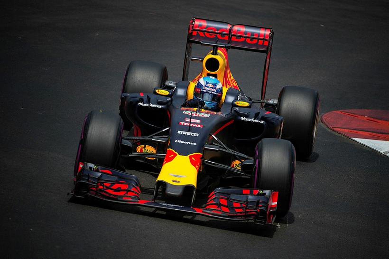 Daniel Ricciardo vann ráspólinn á Red Bull með Renaultvél í …