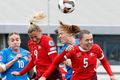 Ana-Maria Crnogorcevic og Noelle Maritz, tvær af þeim reyndustu í svissneska liðinu, í baráttu við Ingibjörgu Sigurðardóttur í Þjóðadeildinni í vor.