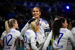 Wendie Renard fagnar marki sínu fyrir Lyon í kvöld.