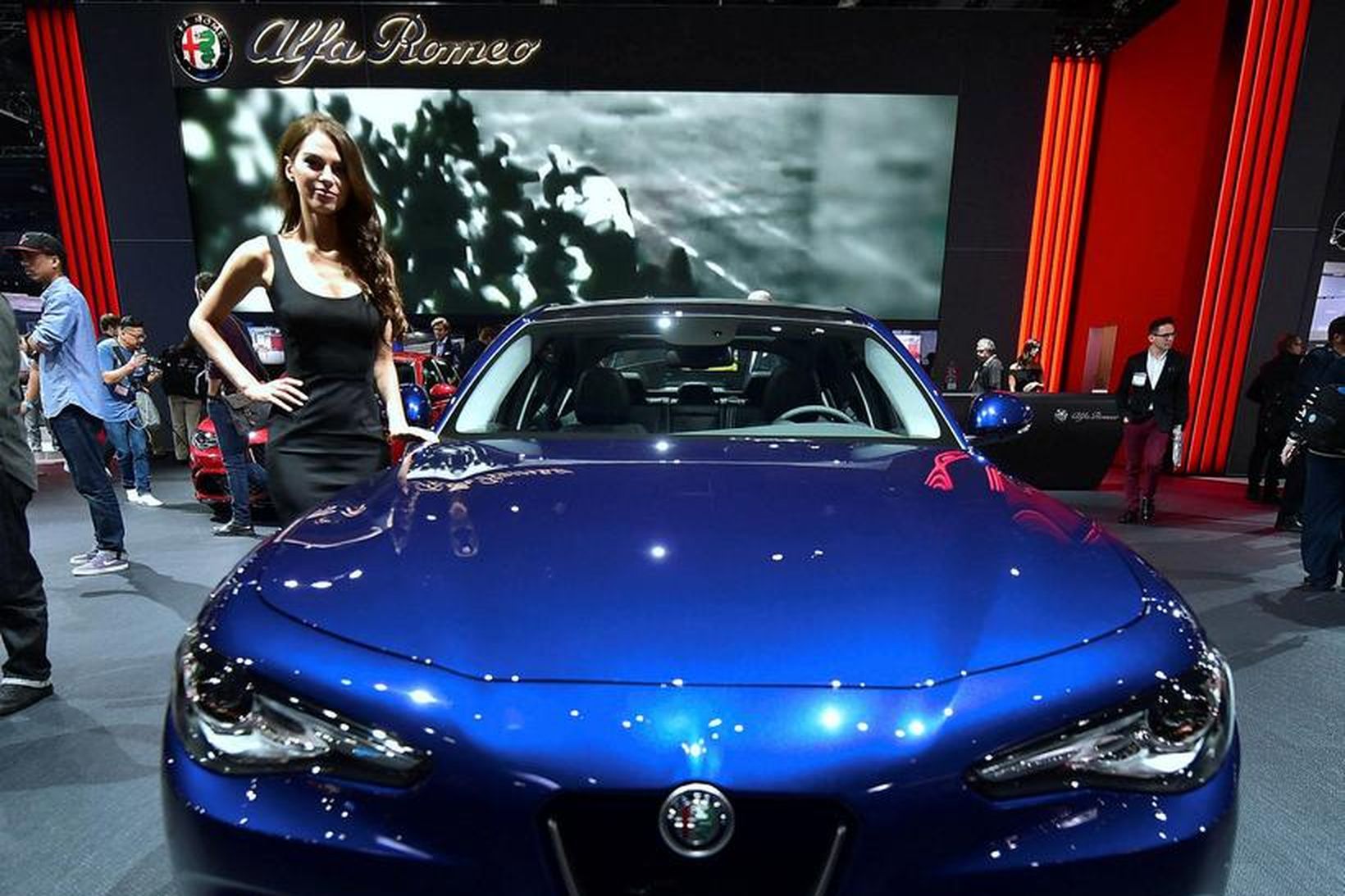 Hin nýja útgáfa af Alfa Romeo Giulia á bílasýningunni í …