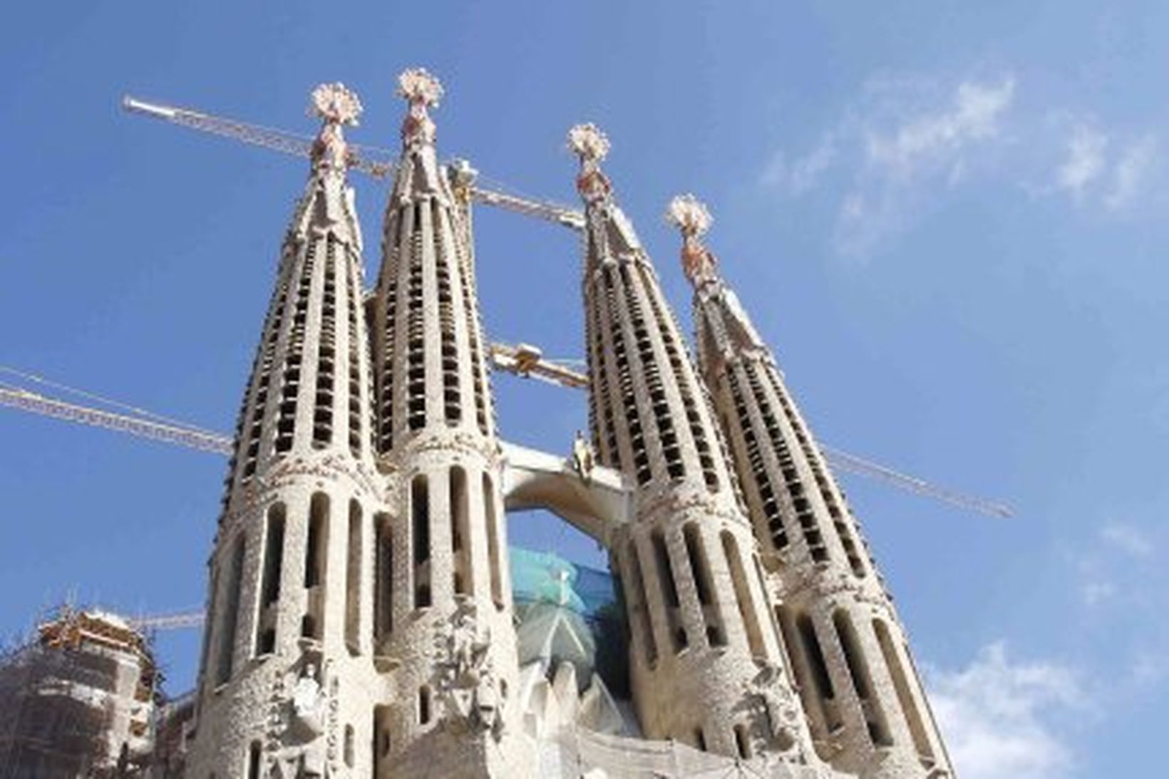 Sagrada Familia kirkjan í Barcelona er vinsæll áfangastaður ferðamanna