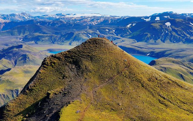 Tignarlegir jöklarnir sjást afar vel á toppi Löðmunds.