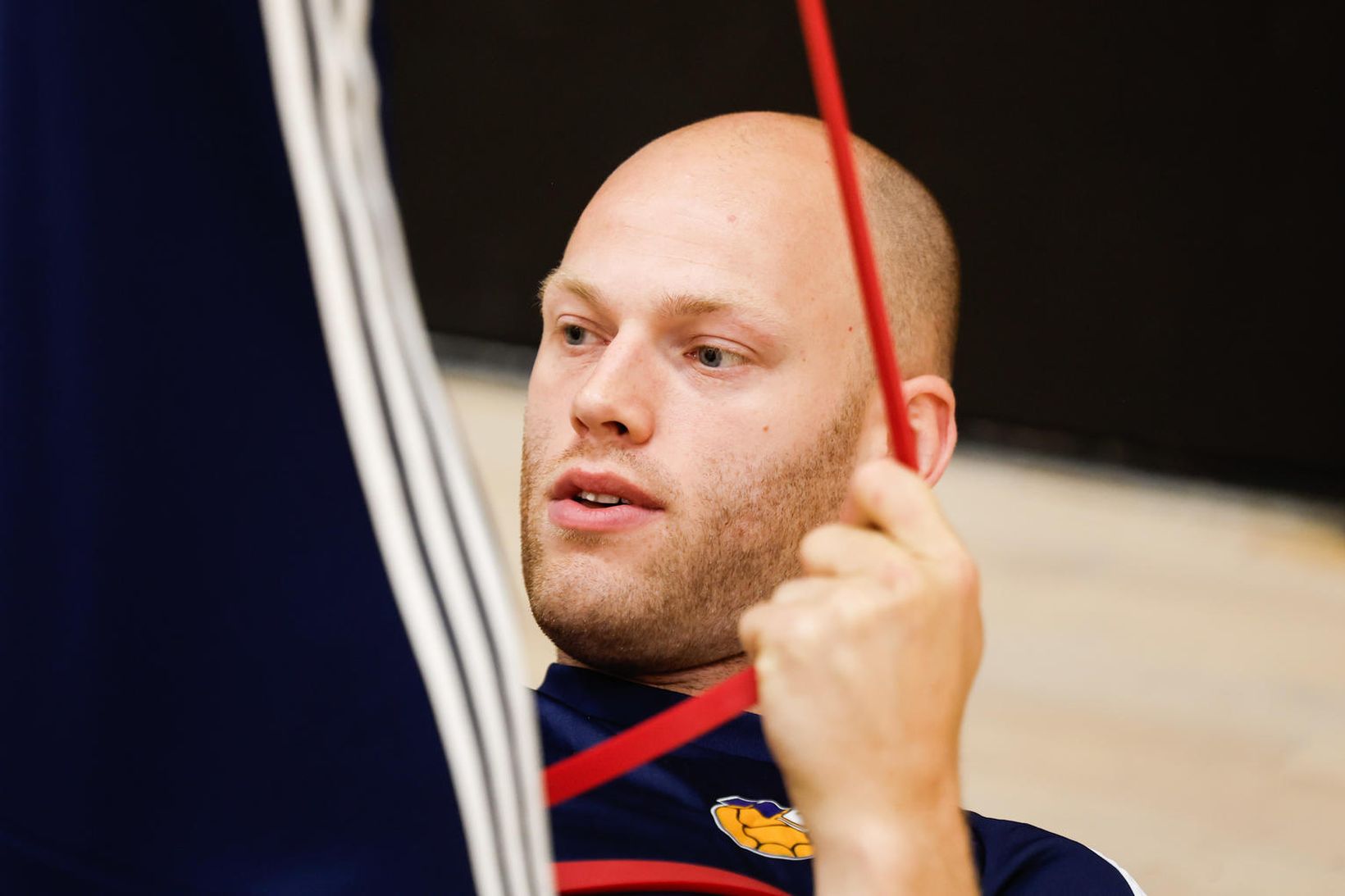Arnar Freyr Arnarsson í teygjuæfingum fyrir lengra komna í gær.