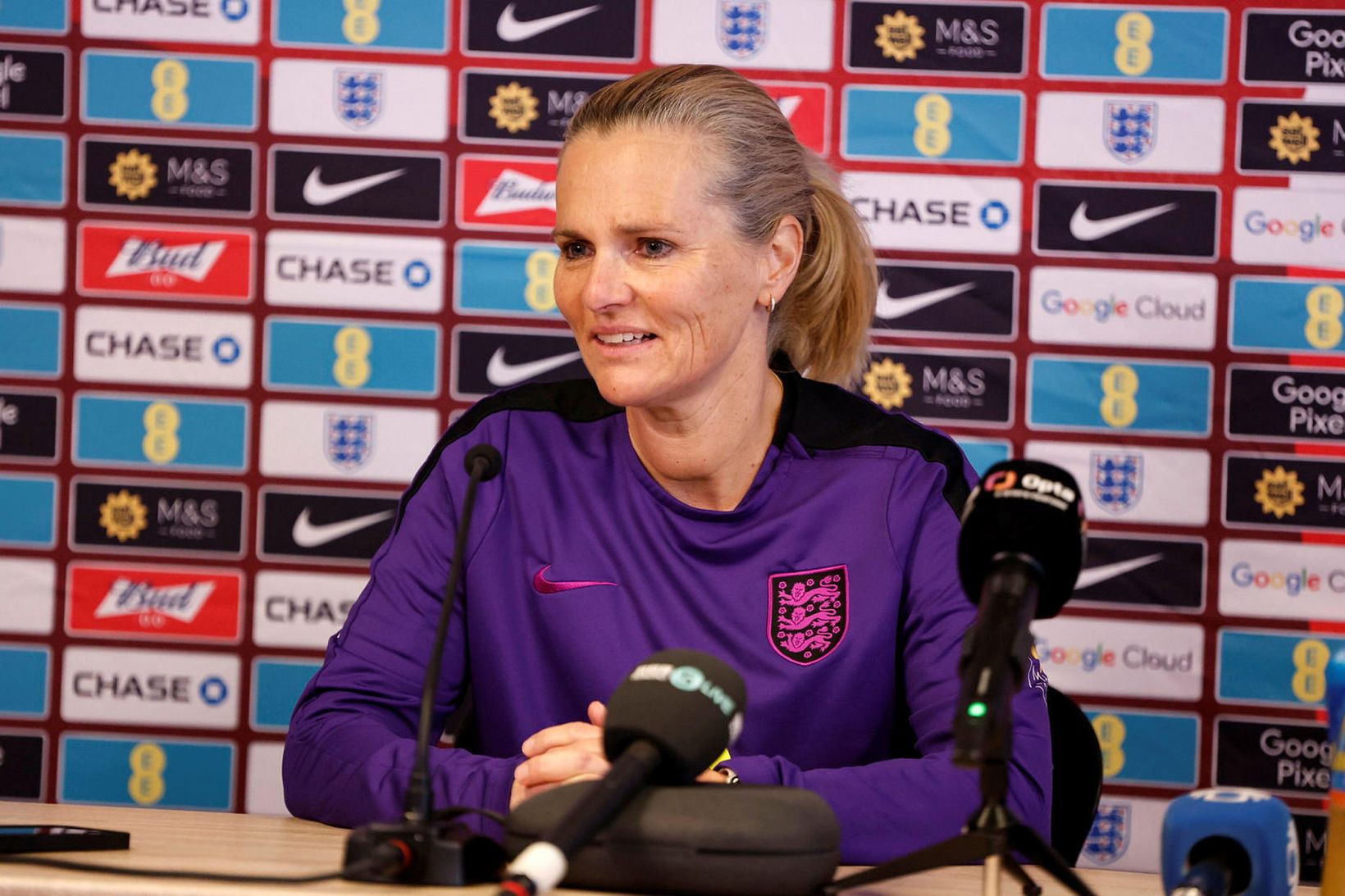 Ein sú besta dásamaði Ísland