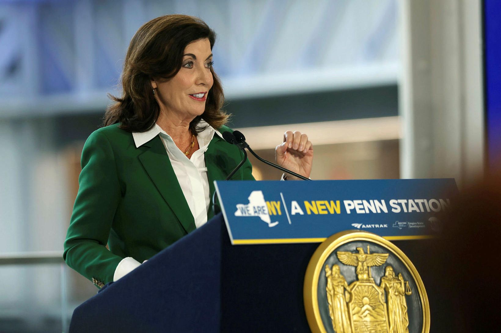 Kathy Hochul áfram ríkisstjóri New York