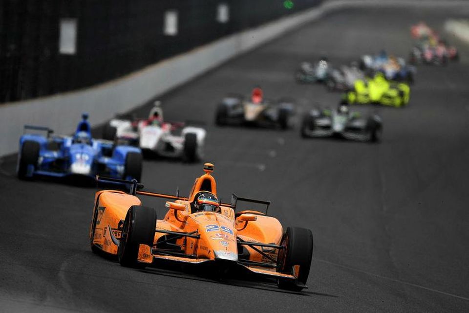 Fernando Alonso hafði á stundum forsytu í Indianapolis 500 kappakstrinum, svo sem hér.